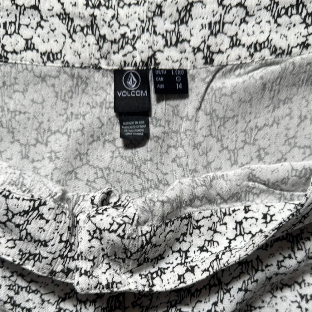 Elegant Gray Floral Skirt - Picture 2 of 3